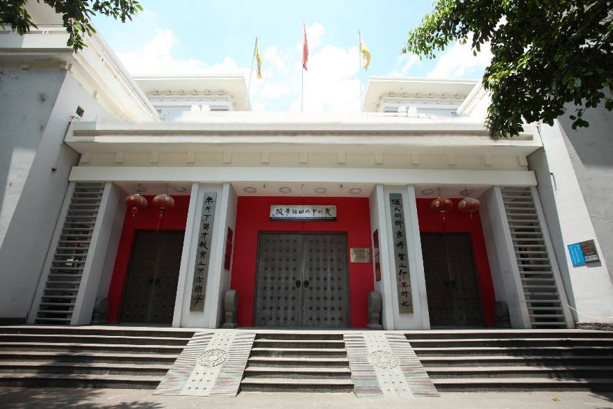 窗户外有许多建筑AI 生成的内容可能不正确。